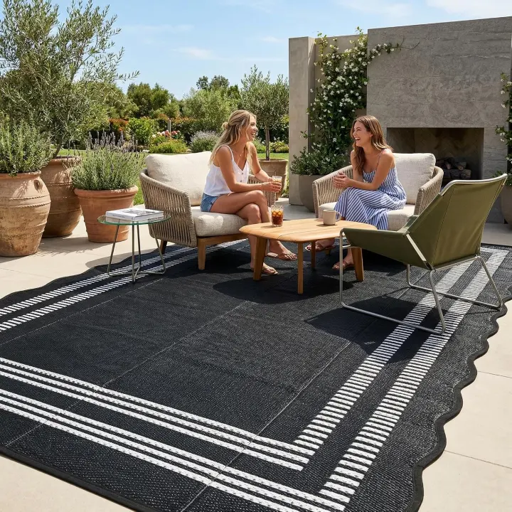 Waterproof Scalloped Outdoor Patio Rug — Foldable Plastic Straw 8x10