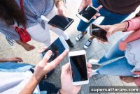 Smartphone Market Surges, But Component Shortages Threaten Year-End Plans
