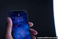 UK to Ban Mobile Carriers from Selling Locked Phones