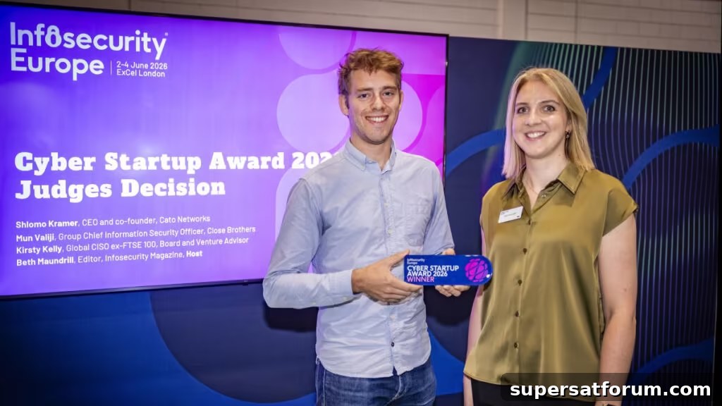 | IT-Branschen Konvu CEO Lucas Masson receiving the Cyber Startup Award 2026 with Kirsty Kelly at Infosecurity Europe in London